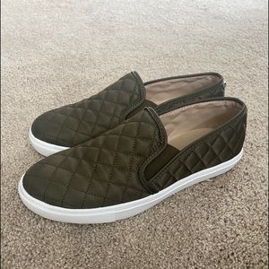 OLIVE STEVEN MADDEN ECENTRQ